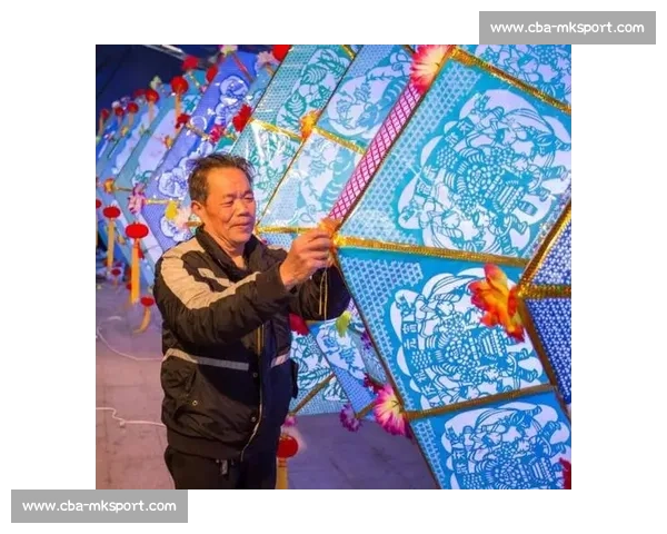当跑鞋邂逅千年傩面：贵马赛道上演非遗时尚秀